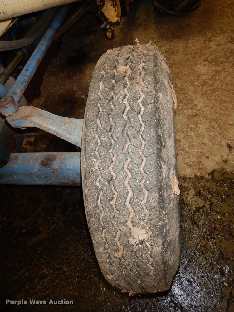 image for item GJ9558 Ford 3300  tractor