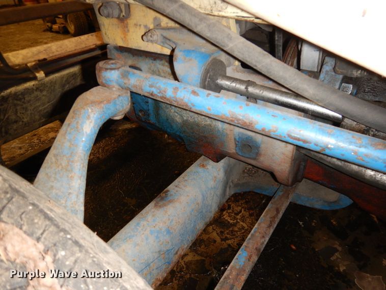 image for item GJ9558 Ford 3300  tractor