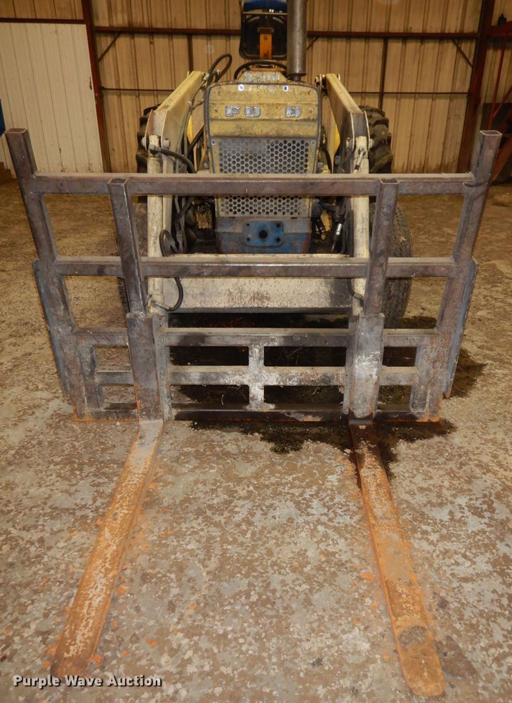 image for item GJ9558 Ford 3300  tractor