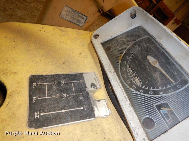 image for item GJ9558 Ford 3300  tractor