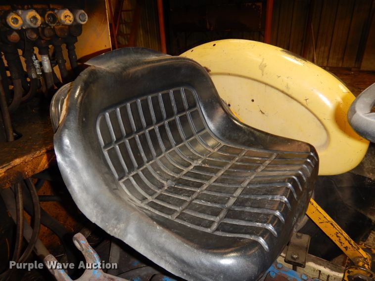 image for item GJ9558 Ford 3300  tractor