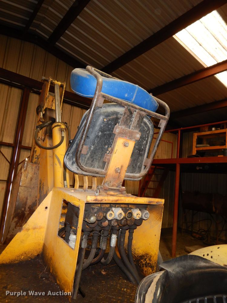 image for item GJ9558 Ford 3300  tractor