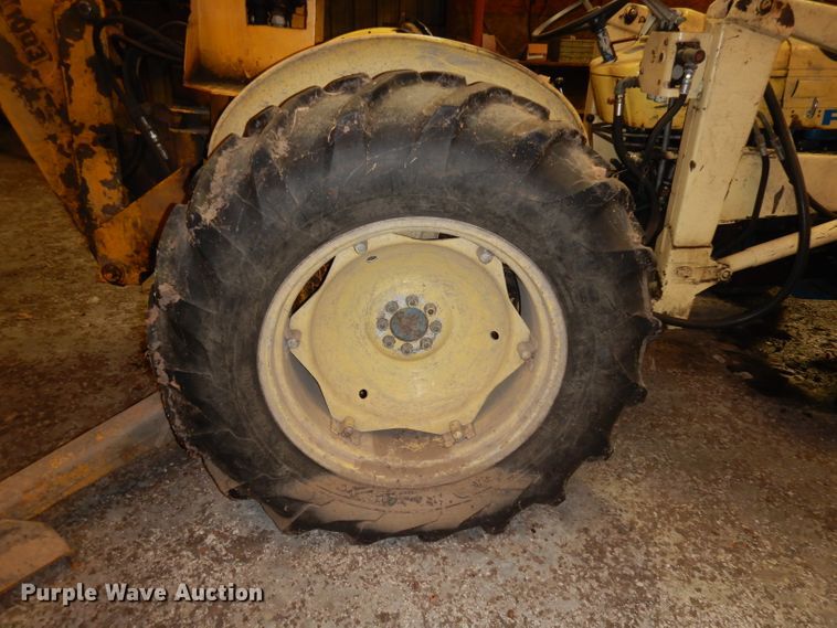 image for item GJ9558 Ford 3300  tractor