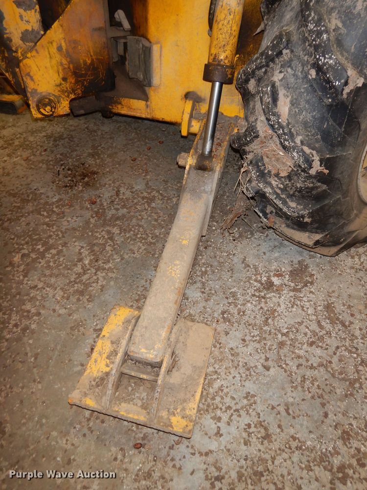 image for item GJ9558 Ford 3300  tractor