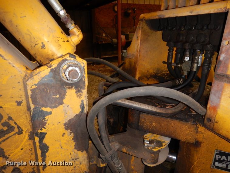 image for item GJ9558 Ford 3300  tractor