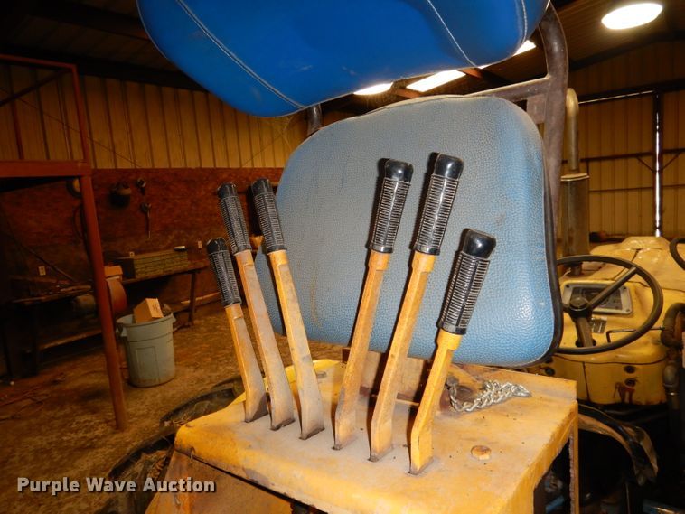 image for item GJ9558 Ford 3300  tractor