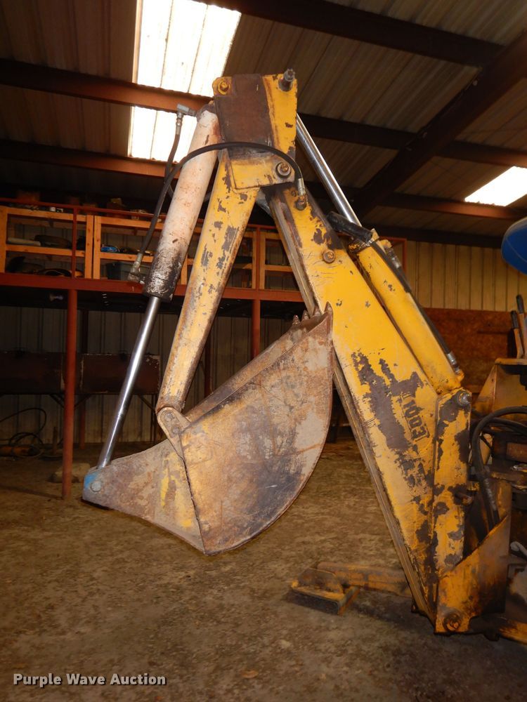 image for item GJ9558 Ford 3300  tractor