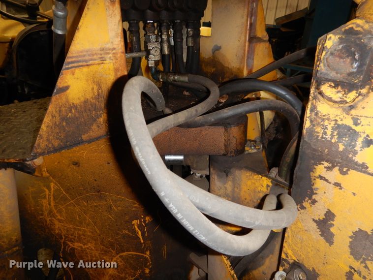 image for item GJ9558 Ford 3300  tractor