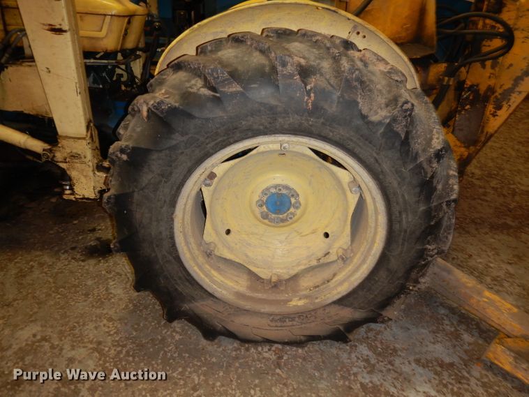 image for item GJ9558 Ford 3300  tractor