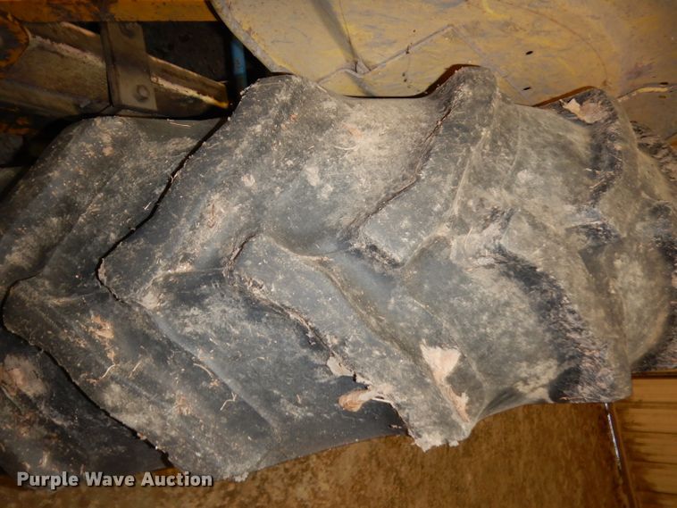 image for item GJ9558 Ford 3300  tractor