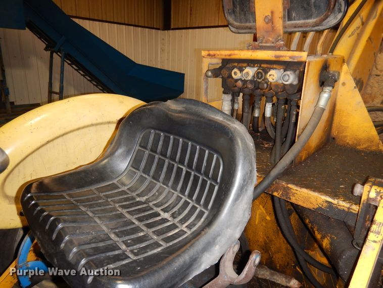 image for item GJ9558 Ford 3300  tractor