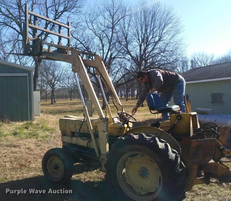 image for item GJ9558 Ford 3300  tractor