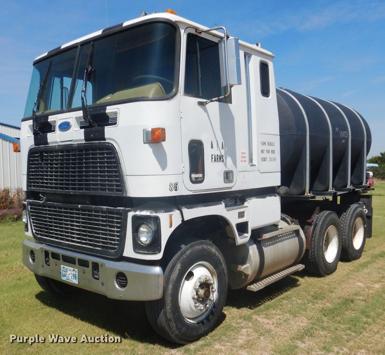 image for item HB9015 1985 Ford CLT9000  tank truck