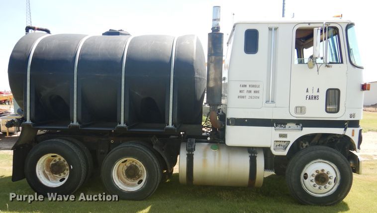 image for item HB9015 1985 Ford CLT9000  tank truck