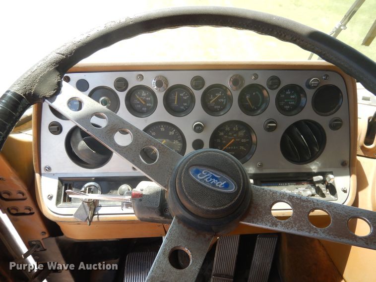 image for item HB9015 1985 Ford CLT9000  tank truck