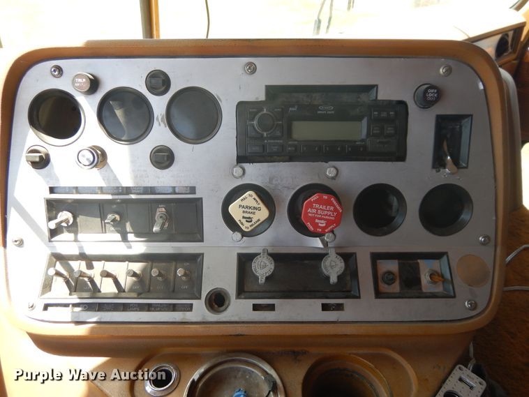 image for item HB9015 1985 Ford CLT9000  tank truck