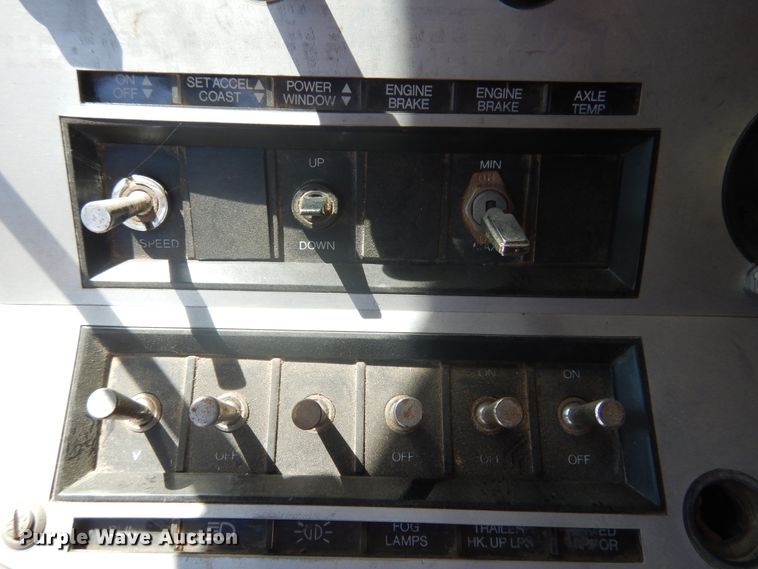 image for item HB9015 1985 Ford CLT9000  tank truck