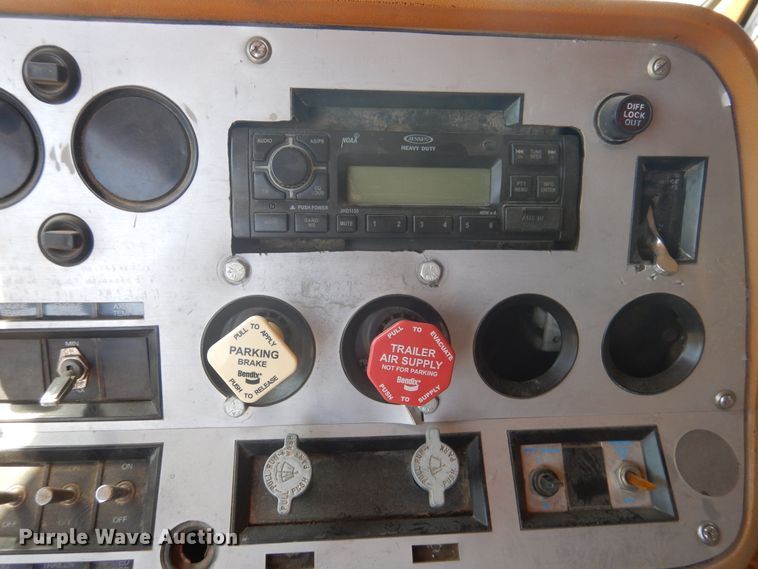 image for item HB9015 1985 Ford CLT9000  tank truck