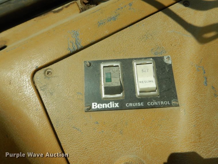 image for item HB9015 1985 Ford CLT9000  tank truck