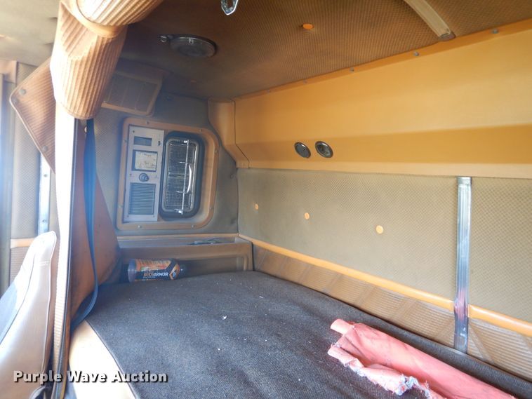 image for item HB9015 1985 Ford CLT9000  tank truck