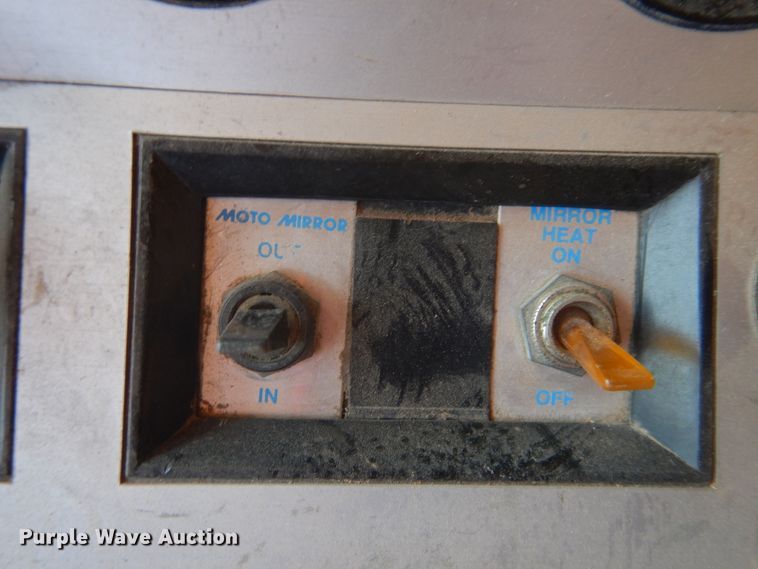 image for item HB9015 1985 Ford CLT9000  tank truck