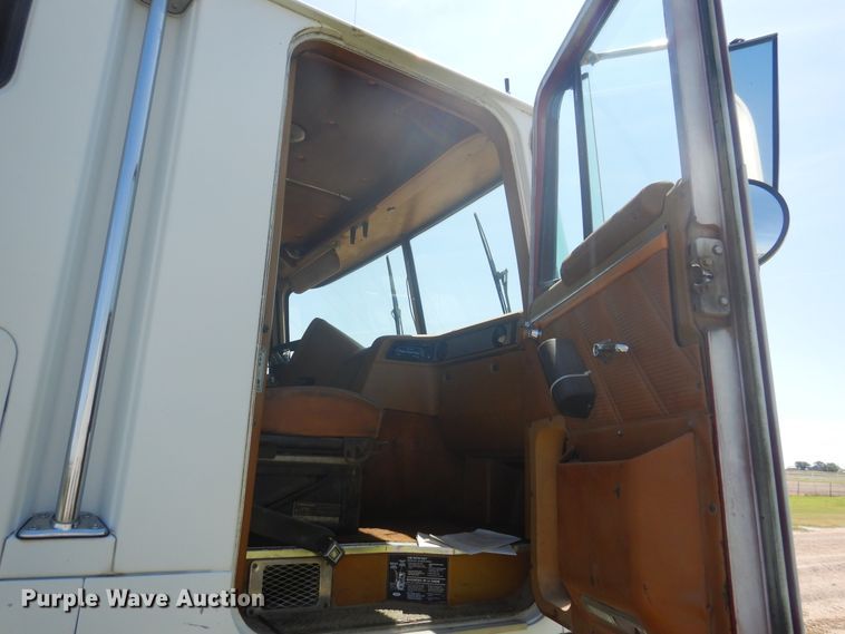 image for item HB9015 1985 Ford CLT9000  tank truck