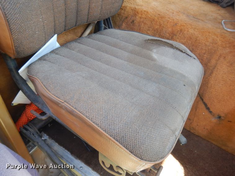 image for item HB9015 1985 Ford CLT9000  tank truck