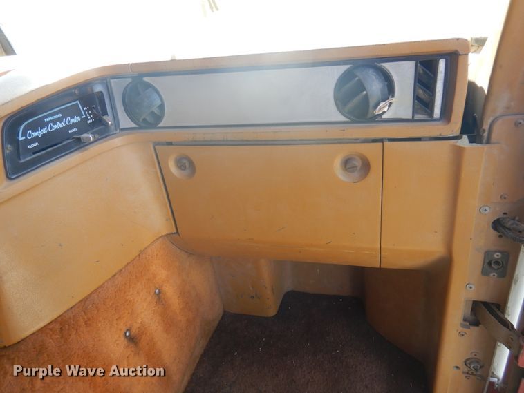 image for item HB9015 1985 Ford CLT9000  tank truck