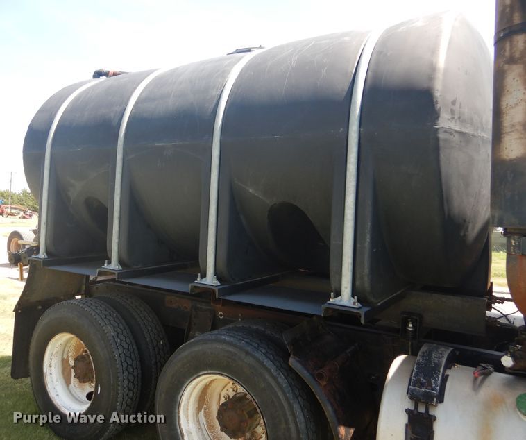 image for item HB9015 1985 Ford CLT9000  tank truck