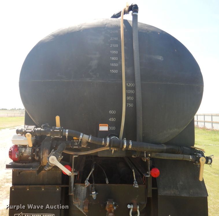 image for item HB9015 1985 Ford CLT9000  tank truck
