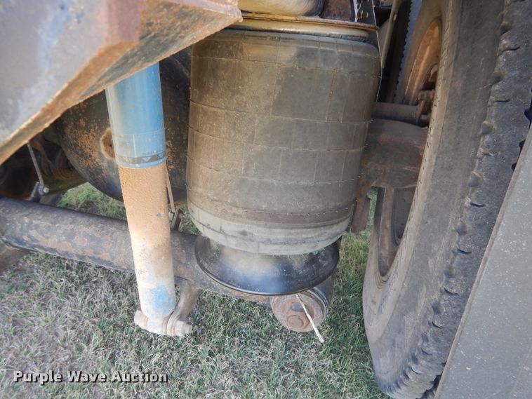 image for item HB9015 1985 Ford CLT9000  tank truck