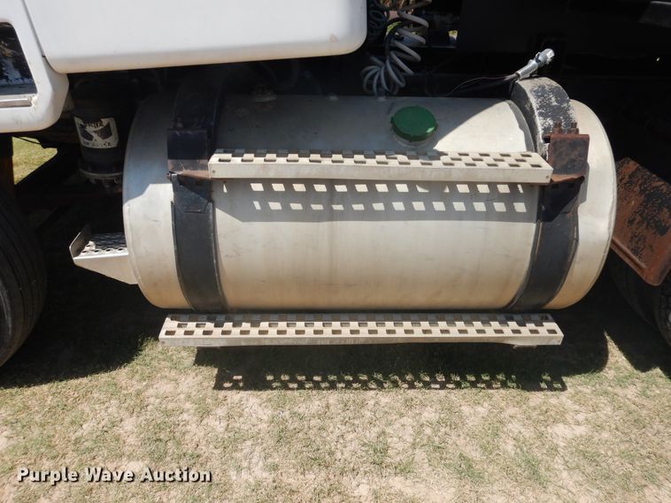 image for item HB9015 1985 Ford CLT9000  tank truck