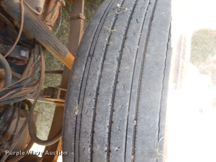 image for item HB9015 1985 Ford CLT9000  tank truck