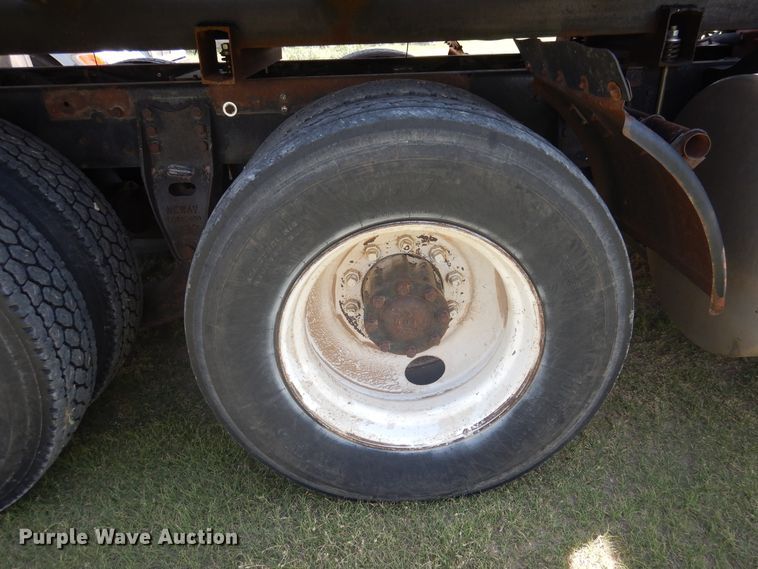 image for item HB9015 1985 Ford CLT9000  tank truck