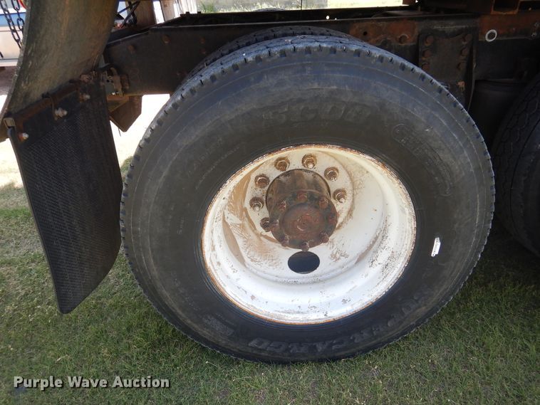 image for item HB9015 1985 Ford CLT9000  tank truck