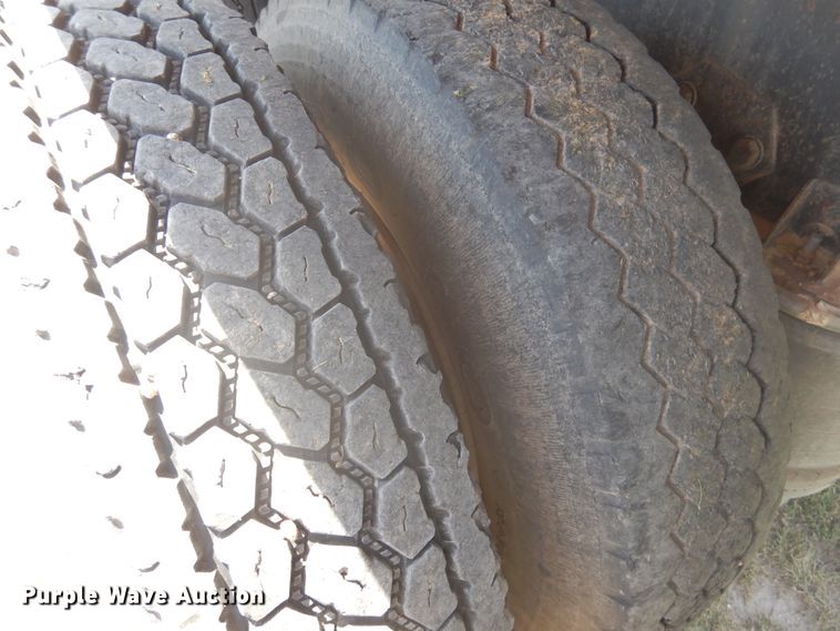 image for item HB9015 1985 Ford CLT9000  tank truck