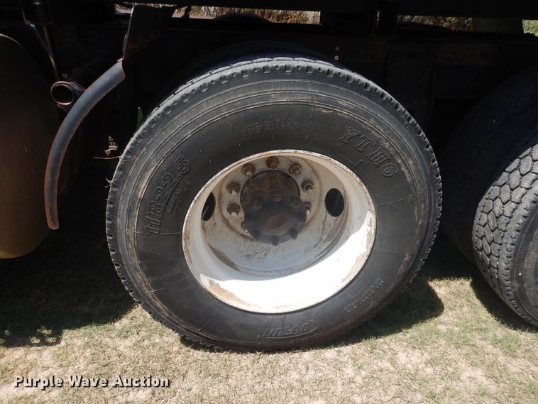 image for item HB9015 1985 Ford CLT9000  tank truck