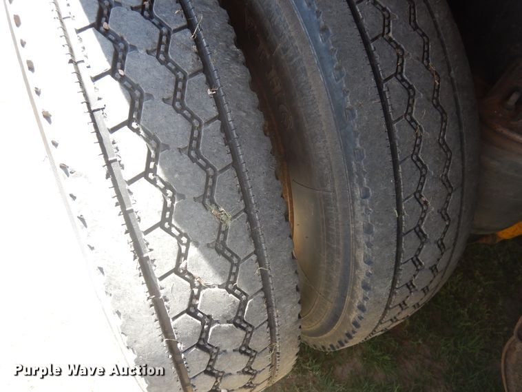 image for item HB9015 1985 Ford CLT9000  tank truck