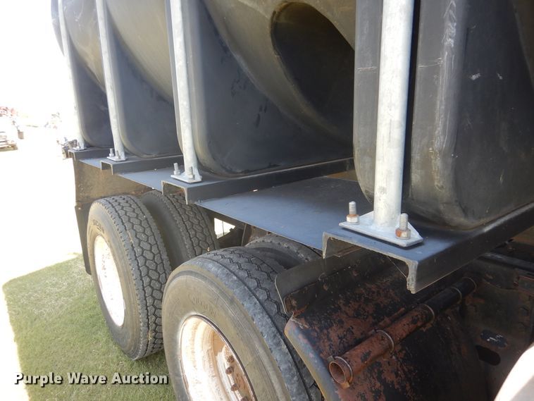 image for item HB9015 1985 Ford CLT9000  tank truck