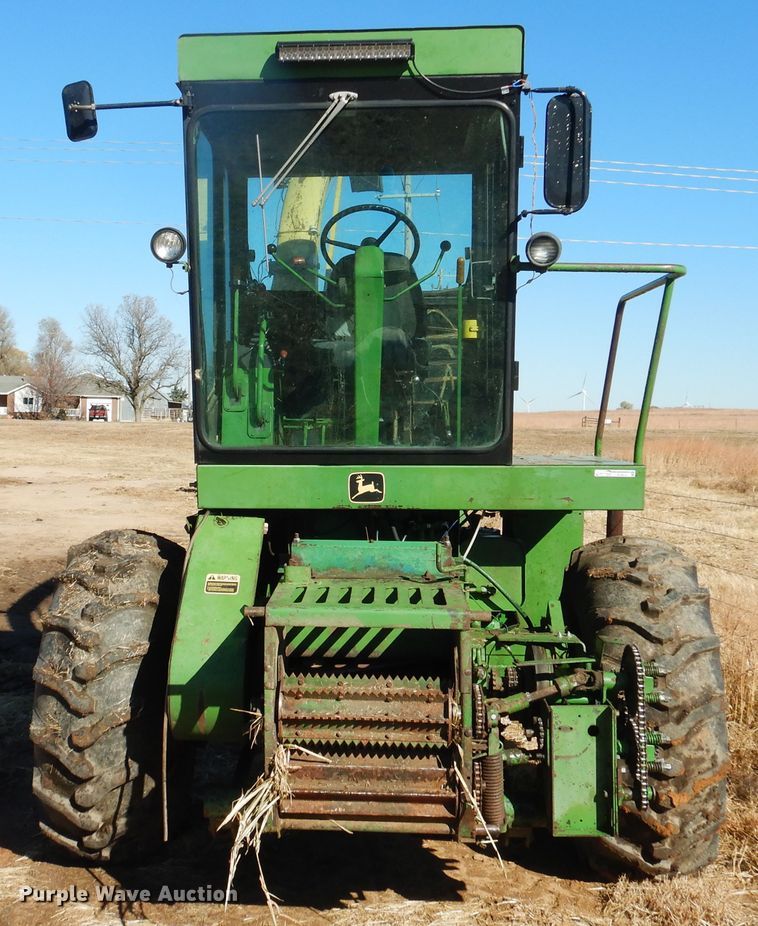 image for item HL9512 1977 John Deere 5440  forage harvester