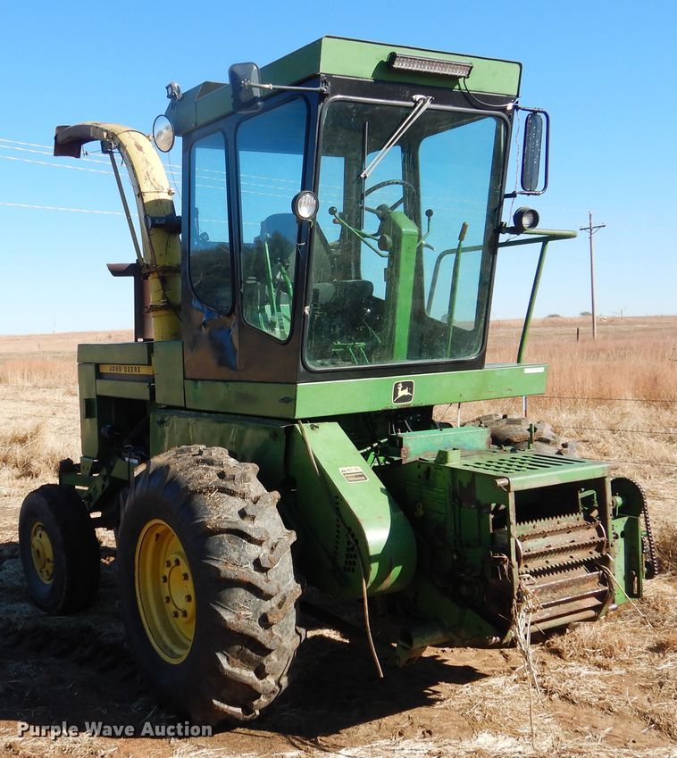 image for item HL9512 1977 John Deere 5440  forage harvester