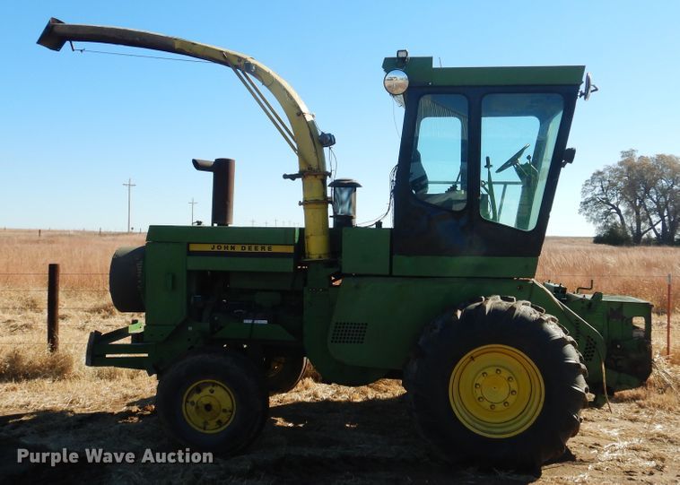 image for item HL9512 1977 John Deere 5440  forage harvester