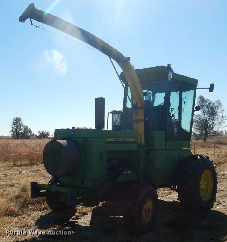 image for item HL9512 1977 John Deere 5440  forage harvester