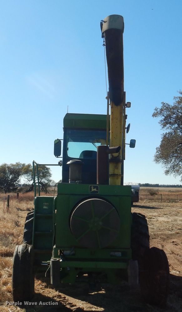 image for item HL9512 1977 John Deere 5440  forage harvester