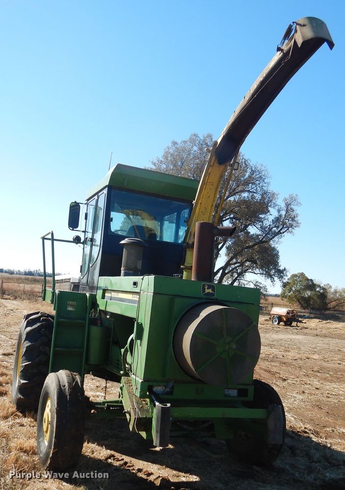 image for item HL9512 1977 John Deere 5440  forage harvester