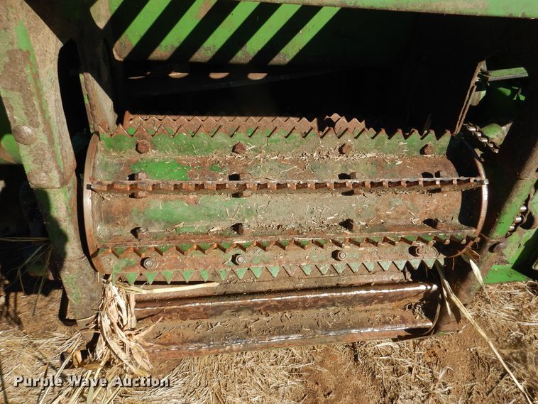 image for item HL9512 1977 John Deere 5440  forage harvester