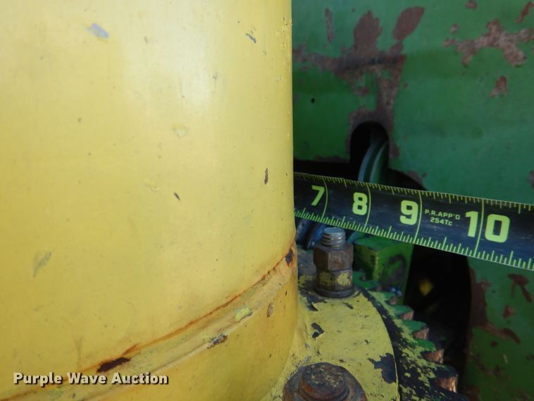 image for item HL9512 1977 John Deere 5440  forage harvester