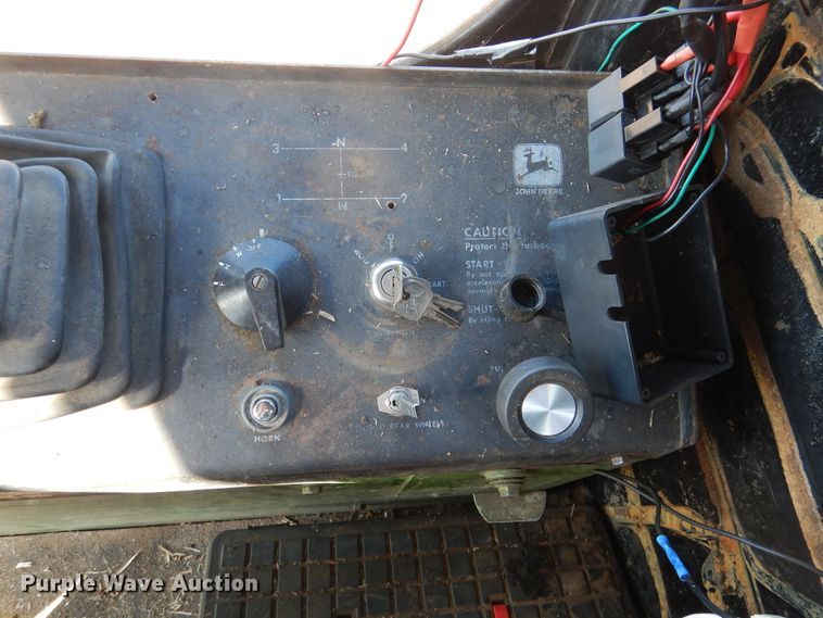 image for item HL9512 1977 John Deere 5440  forage harvester