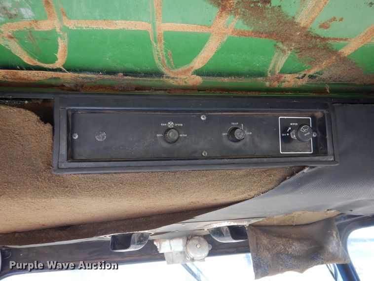 image for item HL9512 1977 John Deere 5440  forage harvester