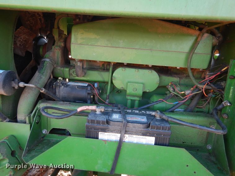 image for item HL9512 1977 John Deere 5440  forage harvester